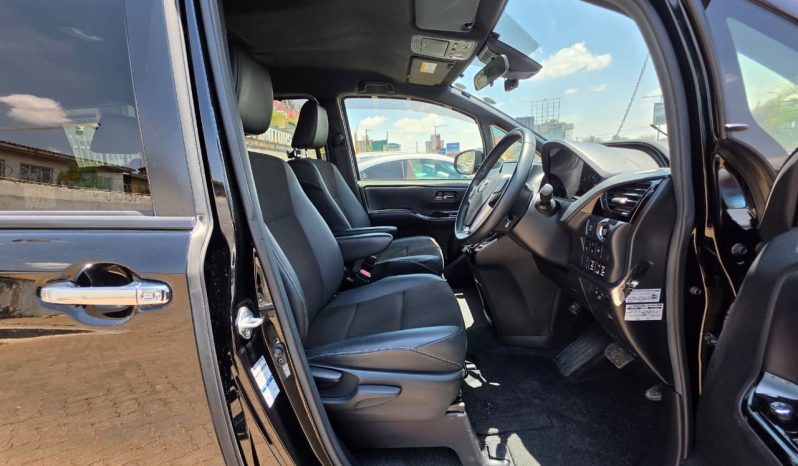 
2019 TOYOTA NOAH full									
