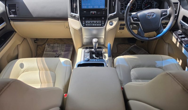 
2019 TOYOTA LAND CRUISER 200 V8 full									