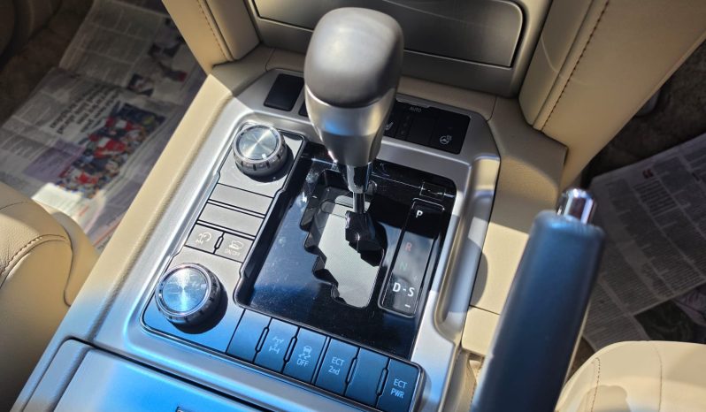 
2019 TOYOTA LAND CRUISER 200 V8 full									